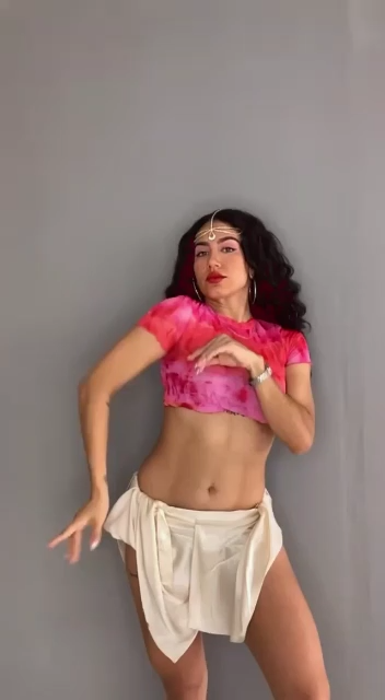 Estephanie Dances Arabic